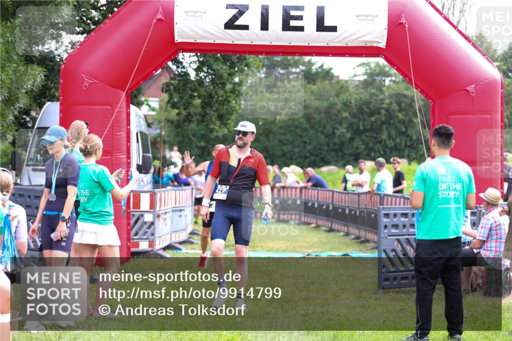 21.06.2026 - 29. Vierlanden-Triathlon Andreas Tolksdorf http://msf.ph/oto/9914799 21.06.2026 11:29:24 Ziel 427, 432, 623 meine-sportfotos.de