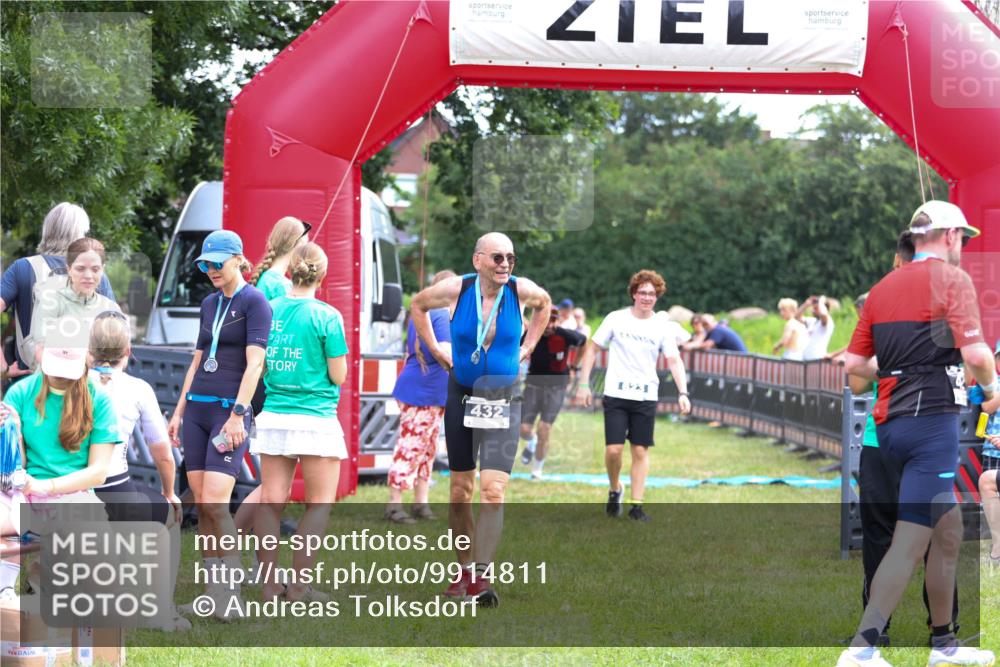 21.06.2026 - 29. Vierlanden-Triathlon Andreas Tolksdorf http://msf.ph/oto/9914811 21.06.2026 11:29:30 Ziel 81, 623 meine-sportfotos.de