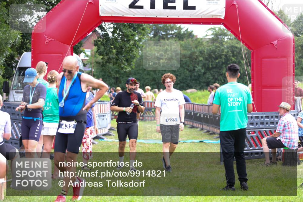 21.06.2026 - 29. Vierlanden-Triathlon Andreas Tolksdorf http://msf.ph/oto/9914821 21.06.2026 11:29:34 Ziel 81 meine-sportfotos.de