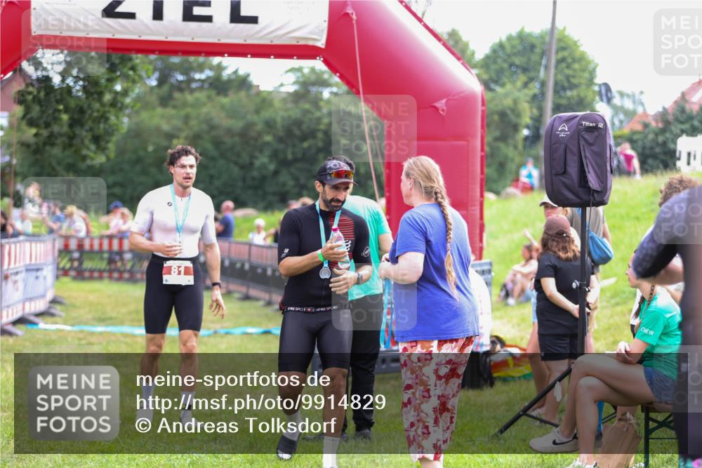 21.06.2026 - 29. Vierlanden-Triathlon Andreas Tolksdorf http://msf.ph/oto/9914829 21.06.2026 11:29:44 Ziel 418, 530 meine-sportfotos.de