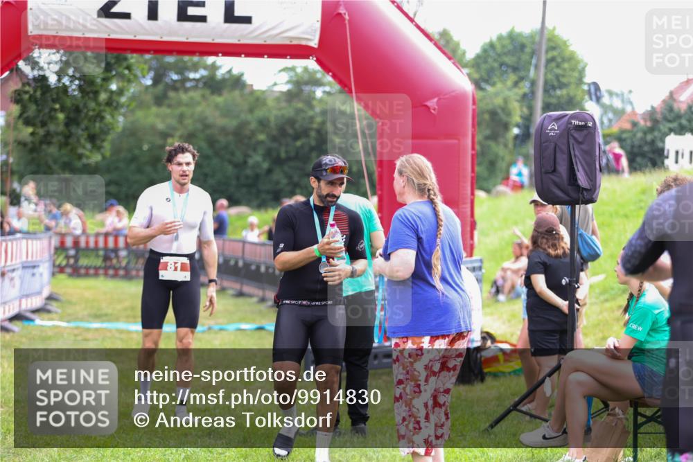 21.06.2026 - 29. Vierlanden-Triathlon Andreas Tolksdorf http://msf.ph/oto/9914830 21.06.2026 11:29:44 Ziel 418, 530 meine-sportfotos.de
