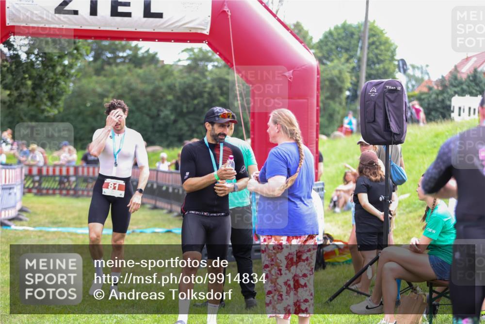 21.06.2026 - 29. Vierlanden-Triathlon Andreas Tolksdorf http://msf.ph/oto/9914834 21.06.2026 11:29:44 Ziel 418, 530 meine-sportfotos.de