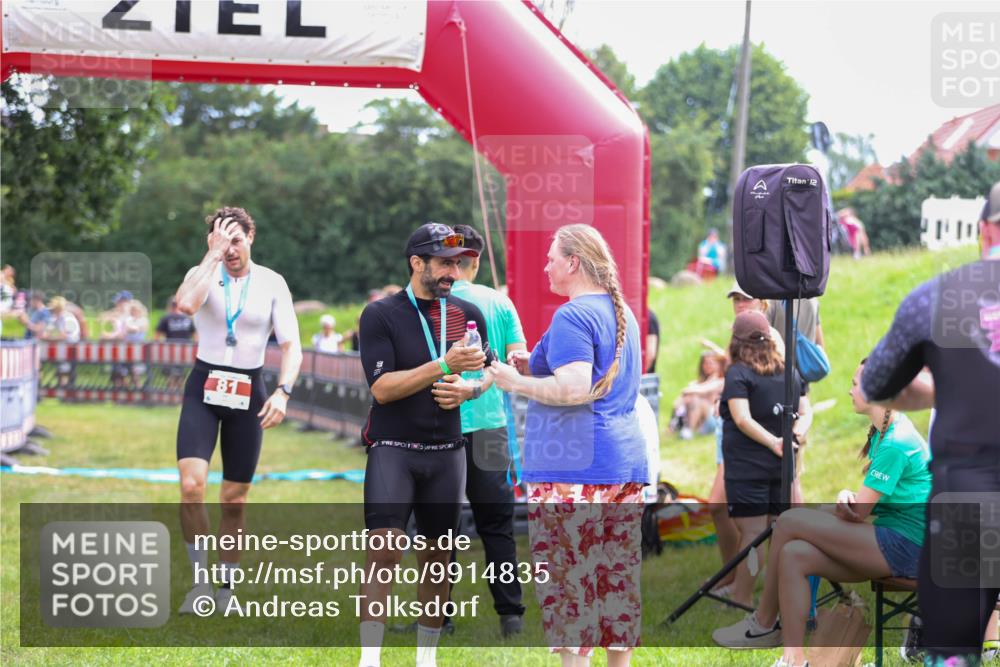 21.06.2026 - 29. Vierlanden-Triathlon Andreas Tolksdorf http://msf.ph/oto/9914835 21.06.2026 11:29:44 Ziel 418, 530 meine-sportfotos.de