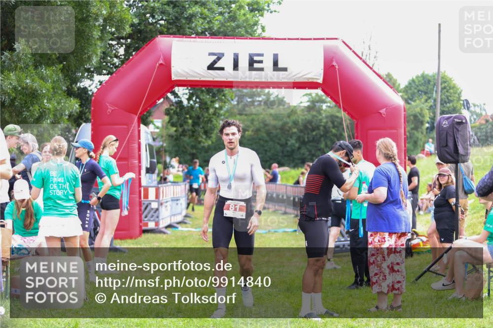 21.06.2026 - 29. Vierlanden-Triathlon Andreas Tolksdorf http://msf.ph/oto/9914840 21.06.2026 11:29:47 Ziel 404, 418, 530 meine-sportfotos.de