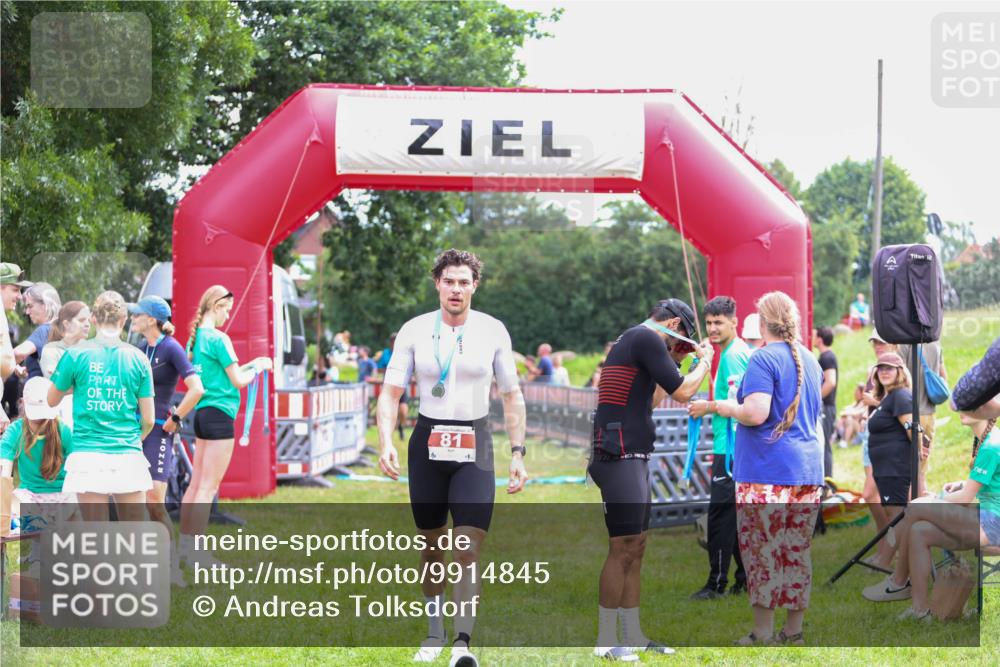21.06.2026 - 29. Vierlanden-Triathlon Andreas Tolksdorf http://msf.ph/oto/9914845 21.06.2026 11:29:47 Ziel 404, 418, 530 meine-sportfotos.de