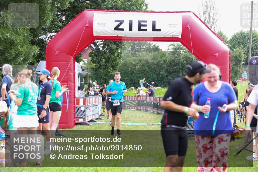 21.06.2026 - 29. Vierlanden-Triathlon Andreas Tolksdorf http://msf.ph/oto/9914850 21.06.2026 11:29:53 Ziel 404, 418, 530, 545 meine-sportfotos.de