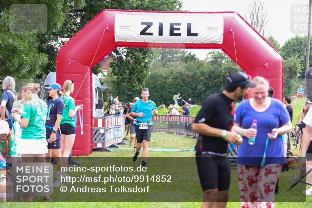 21.06.2026 - 29. Vierlanden-Triathlon Andreas Tolksdorf http://msf.ph/oto/9914852 21.06.2026 11:29:53 Ziel 404, 418, 530, 545 meine-sportfotos.de