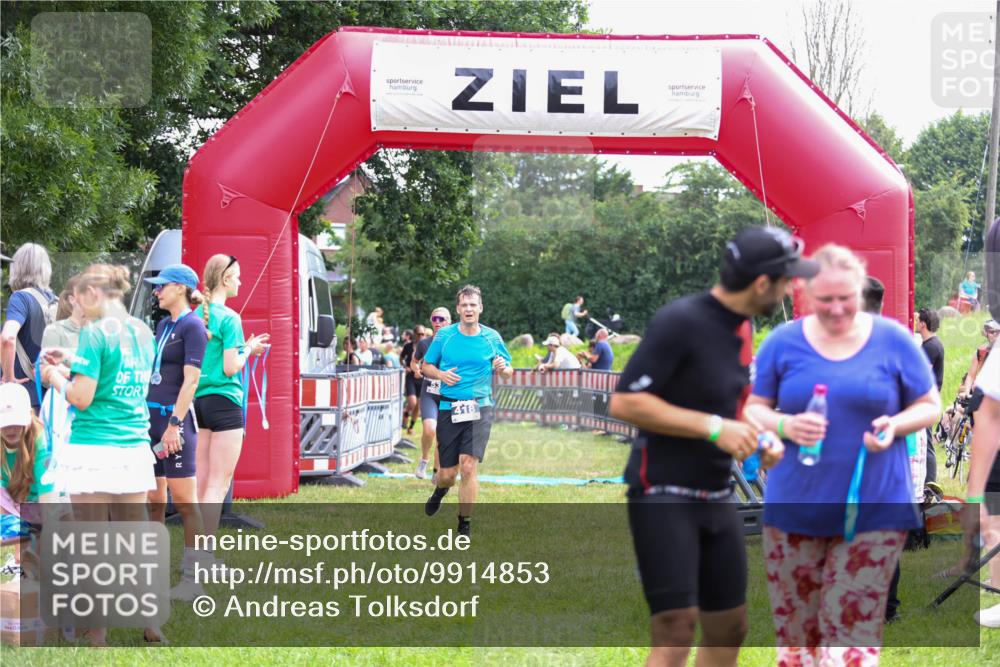 21.06.2026 - 29. Vierlanden-Triathlon Andreas Tolksdorf http://msf.ph/oto/9914853 21.06.2026 11:29:53 Ziel 404, 418, 530, 545 meine-sportfotos.de