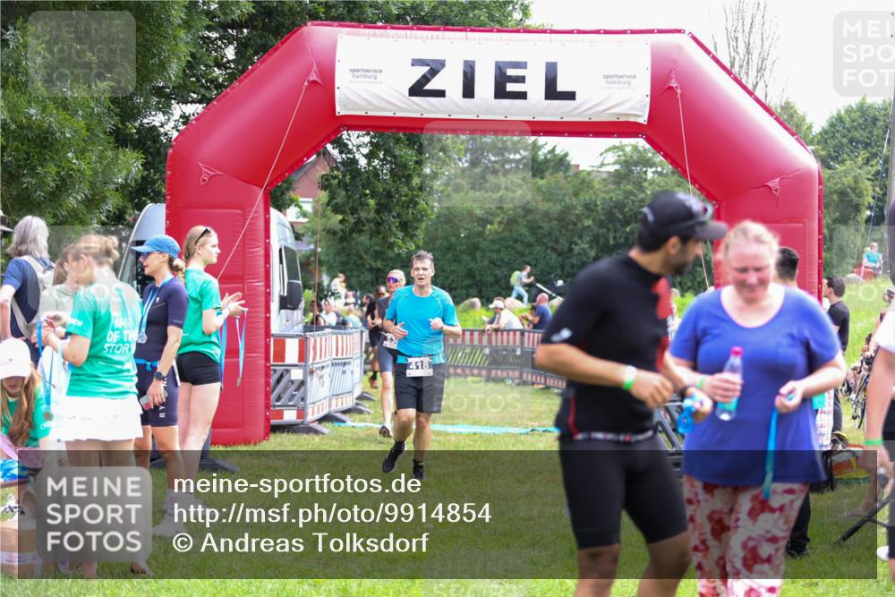 21.06.2026 - 29. Vierlanden-Triathlon Andreas Tolksdorf http://msf.ph/oto/9914854 21.06.2026 11:29:53 Ziel 404, 418, 530, 545 meine-sportfotos.de