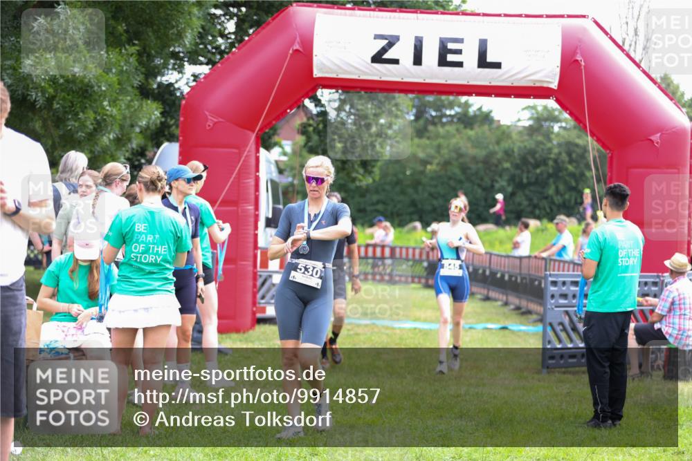 21.06.2026 - 29. Vierlanden-Triathlon Andreas Tolksdorf http://msf.ph/oto/9914857 21.06.2026 11:30:01 Ziel 404, 406, 545 meine-sportfotos.de