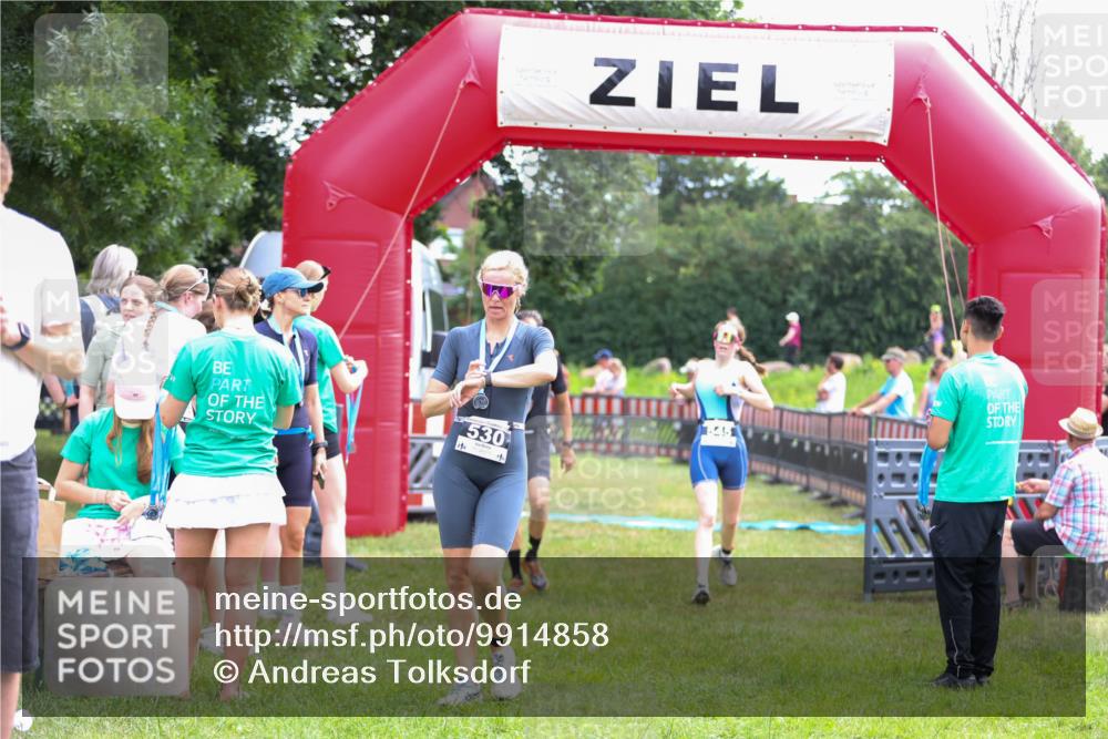 21.06.2026 - 29. Vierlanden-Triathlon Andreas Tolksdorf http://msf.ph/oto/9914858 21.06.2026 11:30:01 Ziel 404, 406, 545 meine-sportfotos.de