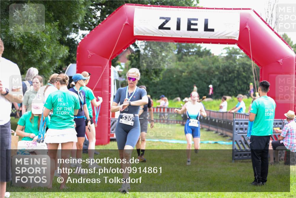 21.06.2026 - 29. Vierlanden-Triathlon Andreas Tolksdorf http://msf.ph/oto/9914861 21.06.2026 11:30:01 Ziel 404, 406, 545 meine-sportfotos.de