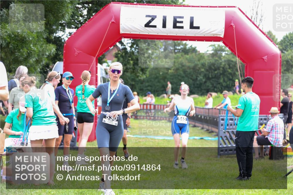21.06.2026 - 29. Vierlanden-Triathlon Andreas Tolksdorf http://msf.ph/oto/9914864 21.06.2026 11:30:02 Ziel 404, 406, 545 meine-sportfotos.de