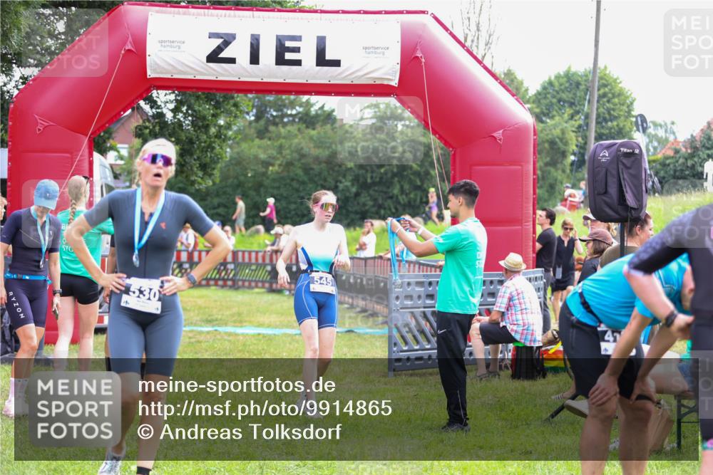 21.06.2026 - 29. Vierlanden-Triathlon Andreas Tolksdorf http://msf.ph/oto/9914865 21.06.2026 11:30:03 Ziel 406, 545, 614 meine-sportfotos.de