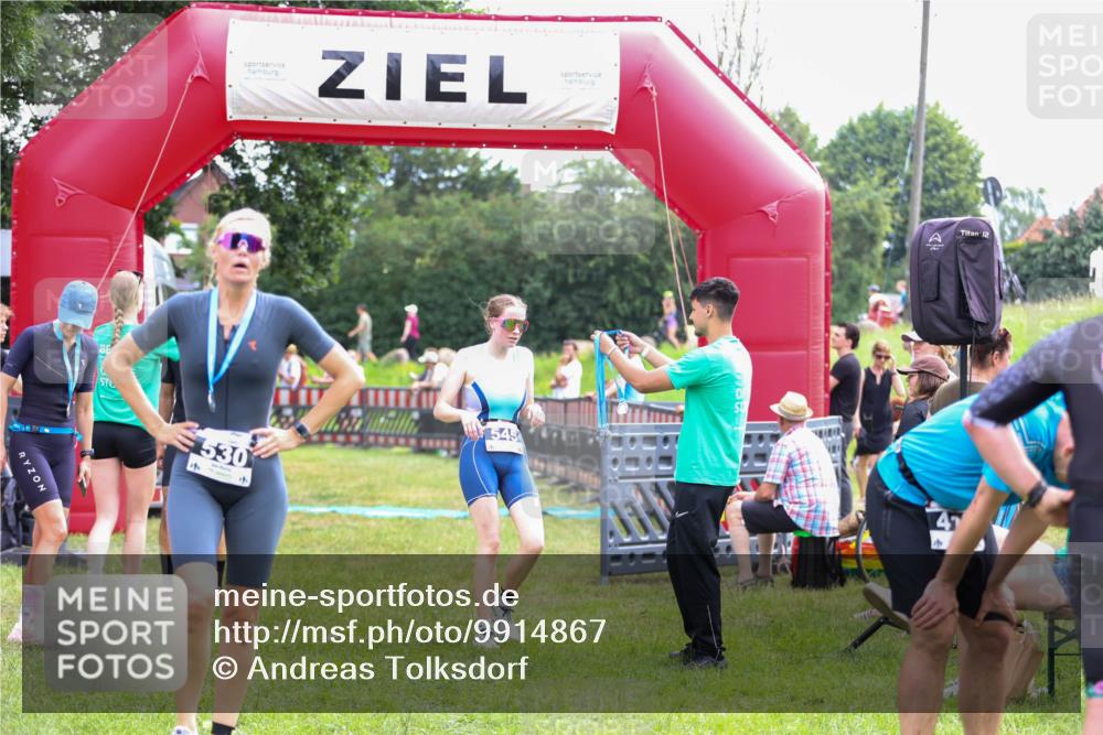 21.06.2026 - 29. Vierlanden-Triathlon Andreas Tolksdorf http://msf.ph/oto/9914867 21.06.2026 11:30:03 Ziel 406, 545, 614 meine-sportfotos.de