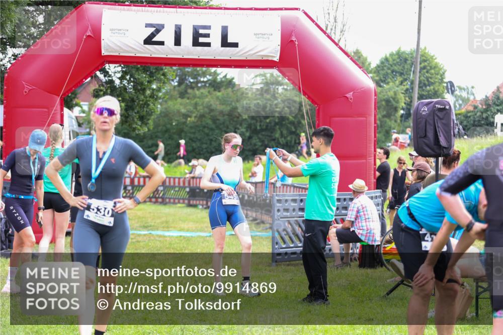 21.06.2026 - 29. Vierlanden-Triathlon Andreas Tolksdorf http://msf.ph/oto/9914869 21.06.2026 11:30:03 Ziel 406, 545, 614 meine-sportfotos.de