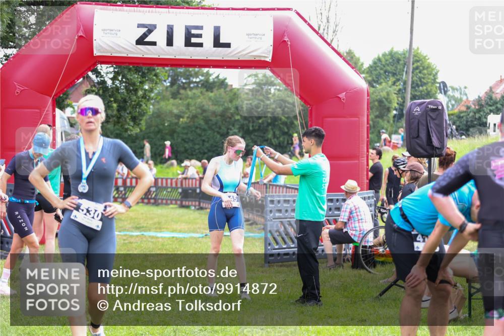 21.06.2026 - 29. Vierlanden-Triathlon Andreas Tolksdorf http://msf.ph/oto/9914872 21.06.2026 11:30:03 Ziel 406, 545, 614 meine-sportfotos.de