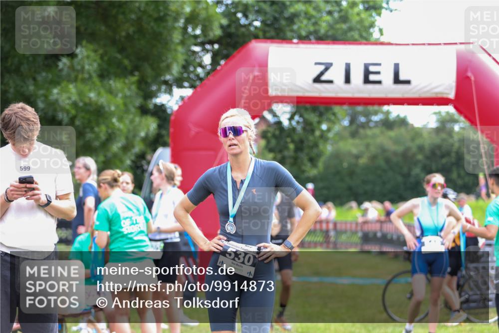 21.06.2026 - 29. Vierlanden-Triathlon Andreas Tolksdorf http://msf.ph/oto/9914873 21.06.2026 11:30:05 Ziel 406, 614 meine-sportfotos.de