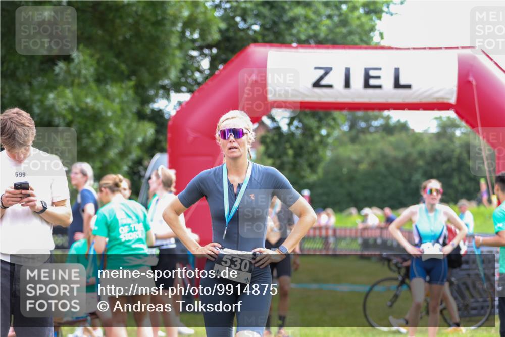 21.06.2026 - 29. Vierlanden-Triathlon Andreas Tolksdorf http://msf.ph/oto/9914875 21.06.2026 11:30:05 Ziel 406, 614 meine-sportfotos.de