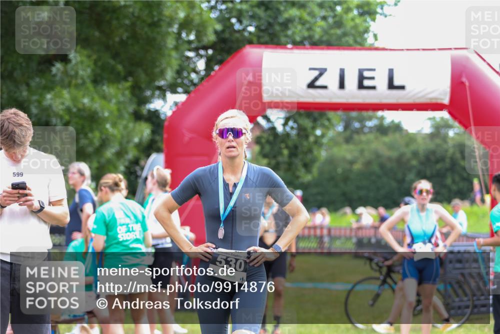 21.06.2026 - 29. Vierlanden-Triathlon Andreas Tolksdorf http://msf.ph/oto/9914876 21.06.2026 11:30:05 Ziel 406, 614 meine-sportfotos.de