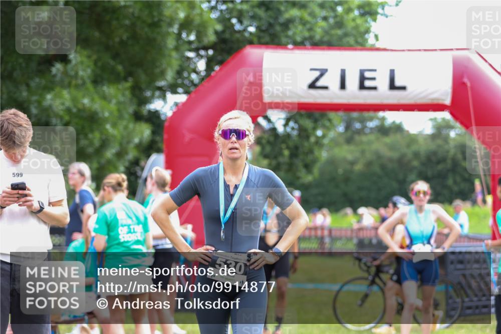 21.06.2026 - 29. Vierlanden-Triathlon Andreas Tolksdorf http://msf.ph/oto/9914877 21.06.2026 11:30:05 Ziel 406, 614 meine-sportfotos.de
