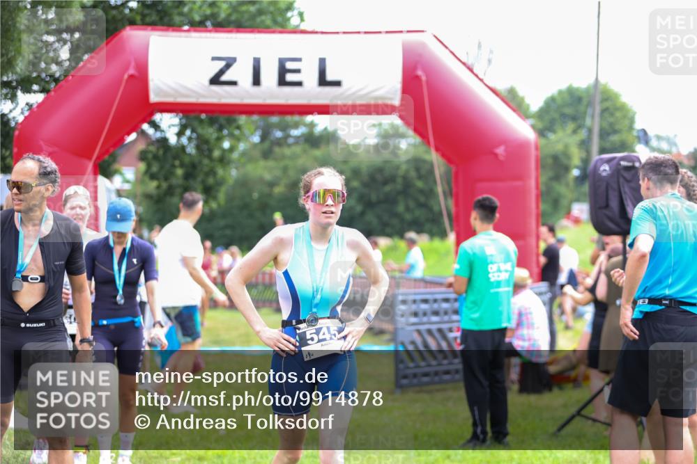 21.06.2026 - 29. Vierlanden-Triathlon Andreas Tolksdorf http://msf.ph/oto/9914878 21.06.2026 11:30:12 Ziel 406, 614 meine-sportfotos.de