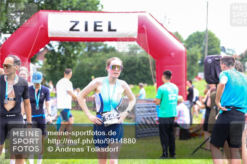 21.06.2026 - 29. Vierlanden-Triathlon Andreas Tolksdorf http://msf.ph/oto/9914880 21.06.2026 11:30:12 Ziel 406, 614 meine-sportfotos.de