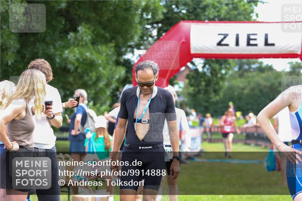 21.06.2026 - 29. Vierlanden-Triathlon Andreas Tolksdorf http://msf.ph/oto/9914888 21.06.2026 11:30:14 Ziel 406, 614 meine-sportfotos.de