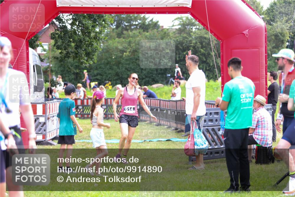 21.06.2026 - 29. Vierlanden-Triathlon Andreas Tolksdorf http://msf.ph/oto/9914890 21.06.2026 11:30:15 Ziel 614 meine-sportfotos.de