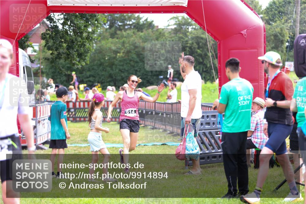 21.06.2026 - 29. Vierlanden-Triathlon Andreas Tolksdorf http://msf.ph/oto/9914894 21.06.2026 11:30:16 Ziel 614 meine-sportfotos.de