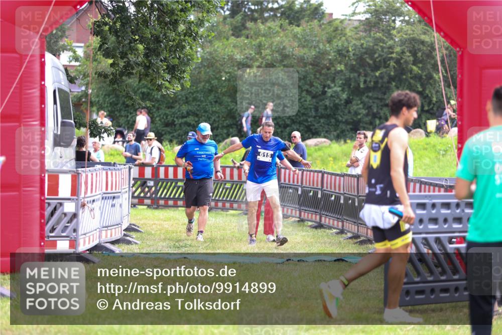 21.06.2026 - 29. Vierlanden-Triathlon Andreas Tolksdorf http://msf.ph/oto/9914899 21.06.2026 11:30:51 Ziel 615 meine-sportfotos.de