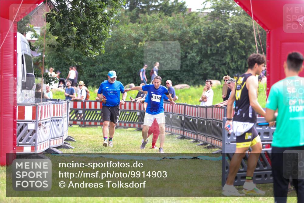 21.06.2026 - 29. Vierlanden-Triathlon Andreas Tolksdorf http://msf.ph/oto/9914903 21.06.2026 11:30:51 Ziel 615 meine-sportfotos.de