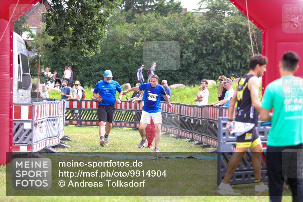 21.06.2026 - 29. Vierlanden-Triathlon Andreas Tolksdorf http://msf.ph/oto/9914904 21.06.2026 11:30:51 Ziel 615 meine-sportfotos.de