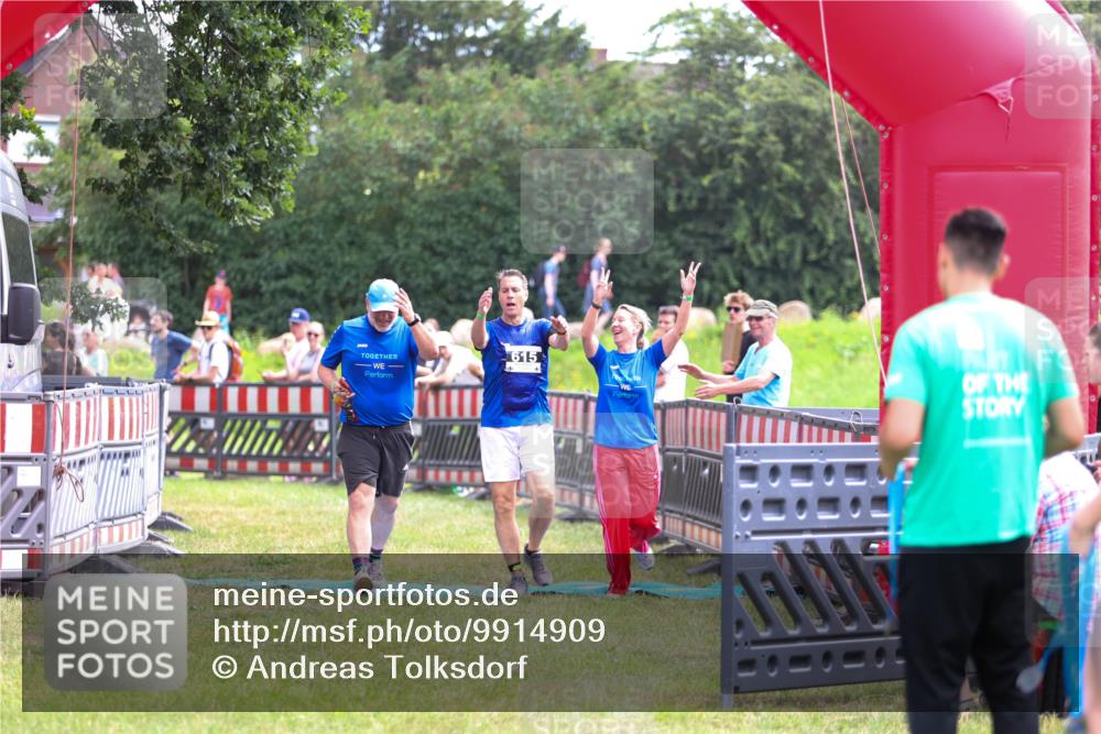 21.06.2026 - 29. Vierlanden-Triathlon Andreas Tolksdorf http://msf.ph/oto/9914909 21.06.2026 11:30:53 Ziel 615 meine-sportfotos.de