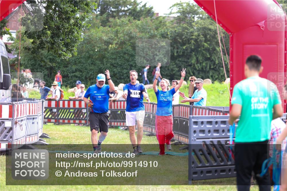 21.06.2026 - 29. Vierlanden-Triathlon Andreas Tolksdorf http://msf.ph/oto/9914910 21.06.2026 11:30:53 Ziel 615 meine-sportfotos.de