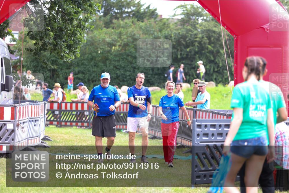 21.06.2026 - 29. Vierlanden-Triathlon Andreas Tolksdorf http://msf.ph/oto/9914916 21.06.2026 11:30:54 Ziel 615 meine-sportfotos.de