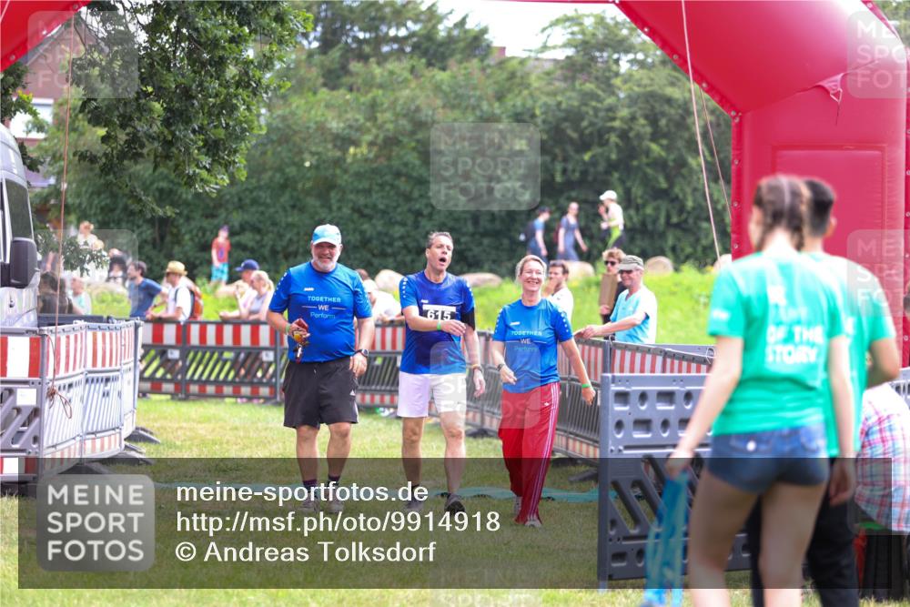 21.06.2026 - 29. Vierlanden-Triathlon Andreas Tolksdorf http://msf.ph/oto/9914918 21.06.2026 11:30:54 Ziel 615 meine-sportfotos.de