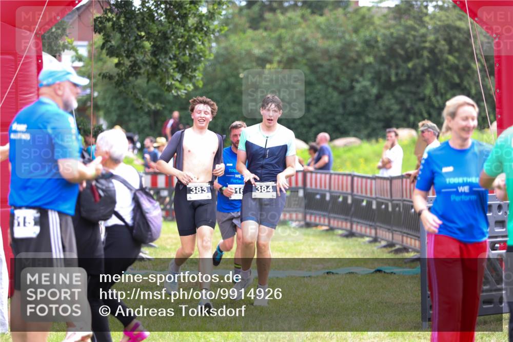 21.06.2026 - 29. Vierlanden-Triathlon Andreas Tolksdorf http://msf.ph/oto/9914926 21.06.2026 11:31:09 Ziel 338, 616, 622 meine-sportfotos.de