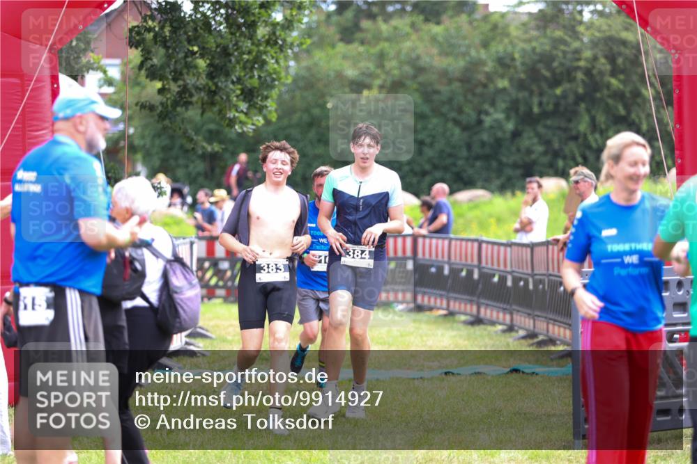 21.06.2026 - 29. Vierlanden-Triathlon Andreas Tolksdorf http://msf.ph/oto/9914927 21.06.2026 11:31:09 Ziel 338, 616, 622 meine-sportfotos.de