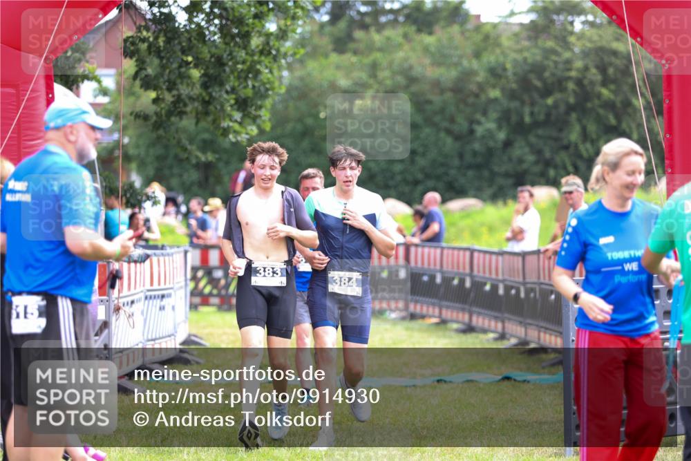 21.06.2026 - 29. Vierlanden-Triathlon Andreas Tolksdorf http://msf.ph/oto/9914930 21.06.2026 11:31:09 Ziel 338, 616, 622 meine-sportfotos.de
