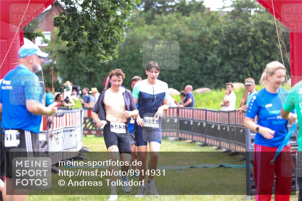 21.06.2026 - 29. Vierlanden-Triathlon Andreas Tolksdorf http://msf.ph/oto/9914931 21.06.2026 11:31:09 Ziel 338, 616, 622 meine-sportfotos.de