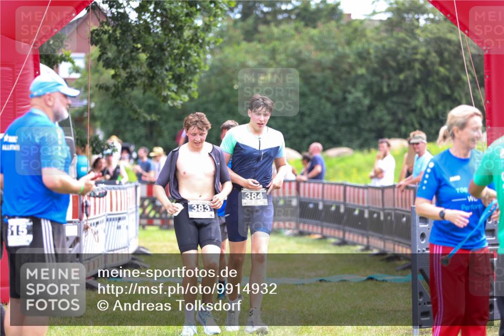 21.06.2026 - 29. Vierlanden-Triathlon Andreas Tolksdorf http://msf.ph/oto/9914932 21.06.2026 11:31:09 Ziel 338, 616, 622 meine-sportfotos.de