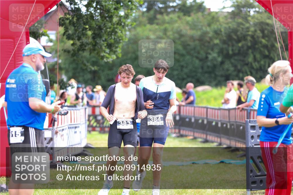 21.06.2026 - 29. Vierlanden-Triathlon Andreas Tolksdorf http://msf.ph/oto/9914935 21.06.2026 11:31:09 Ziel 338, 616, 622 meine-sportfotos.de