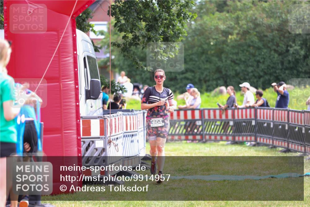 21.06.2026 - 29. Vierlanden-Triathlon Andreas Tolksdorf http://msf.ph/oto/9914957 21.06.2026 11:31:53 Ziel 604 meine-sportfotos.de