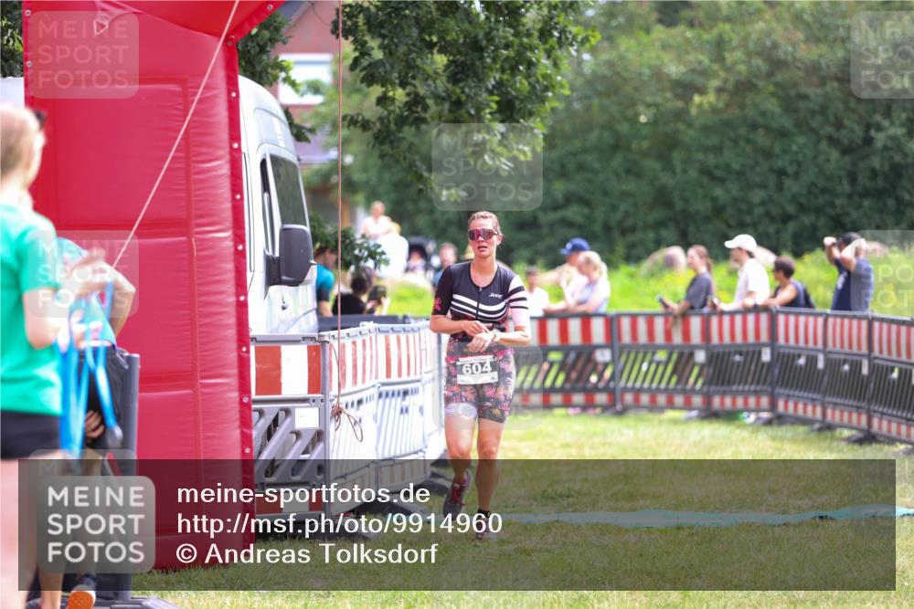 21.06.2026 - 29. Vierlanden-Triathlon Andreas Tolksdorf http://msf.ph/oto/9914960 21.06.2026 11:31:54 Ziel 604 meine-sportfotos.de