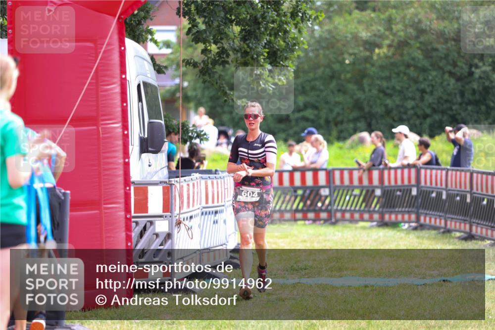 21.06.2026 - 29. Vierlanden-Triathlon Andreas Tolksdorf http://msf.ph/oto/9914962 21.06.2026 11:31:54 Ziel 604 meine-sportfotos.de