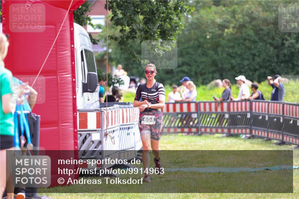 21.06.2026 - 29. Vierlanden-Triathlon Andreas Tolksdorf http://msf.ph/oto/9914963 21.06.2026 11:31:54 Ziel 604 meine-sportfotos.de