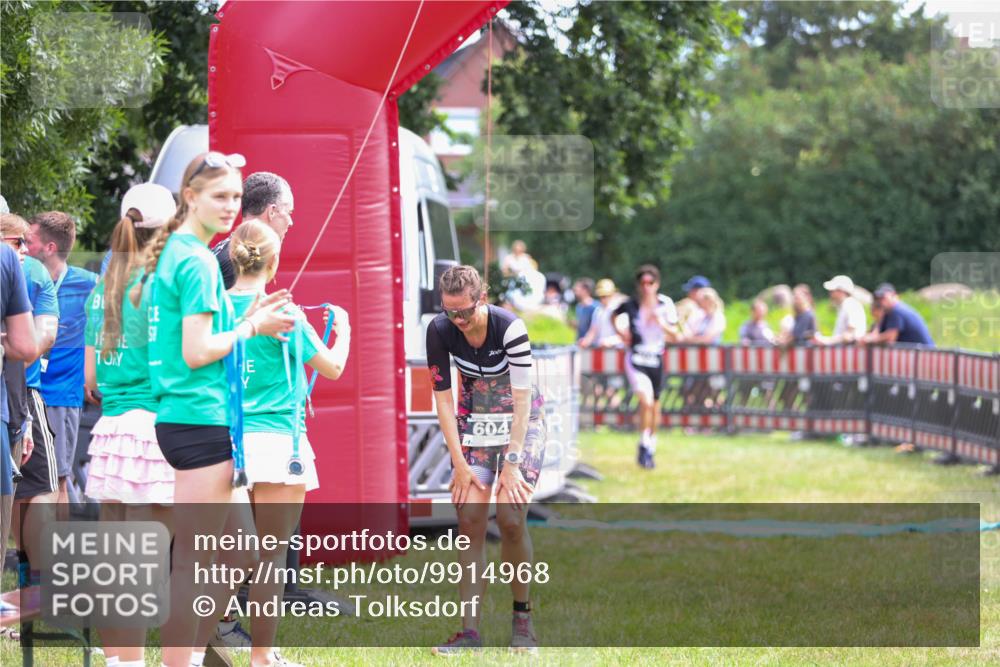 21.06.2026 - 29. Vierlanden-Triathlon Andreas Tolksdorf http://msf.ph/oto/9914968 21.06.2026 11:31:58 Ziel 604 meine-sportfotos.de