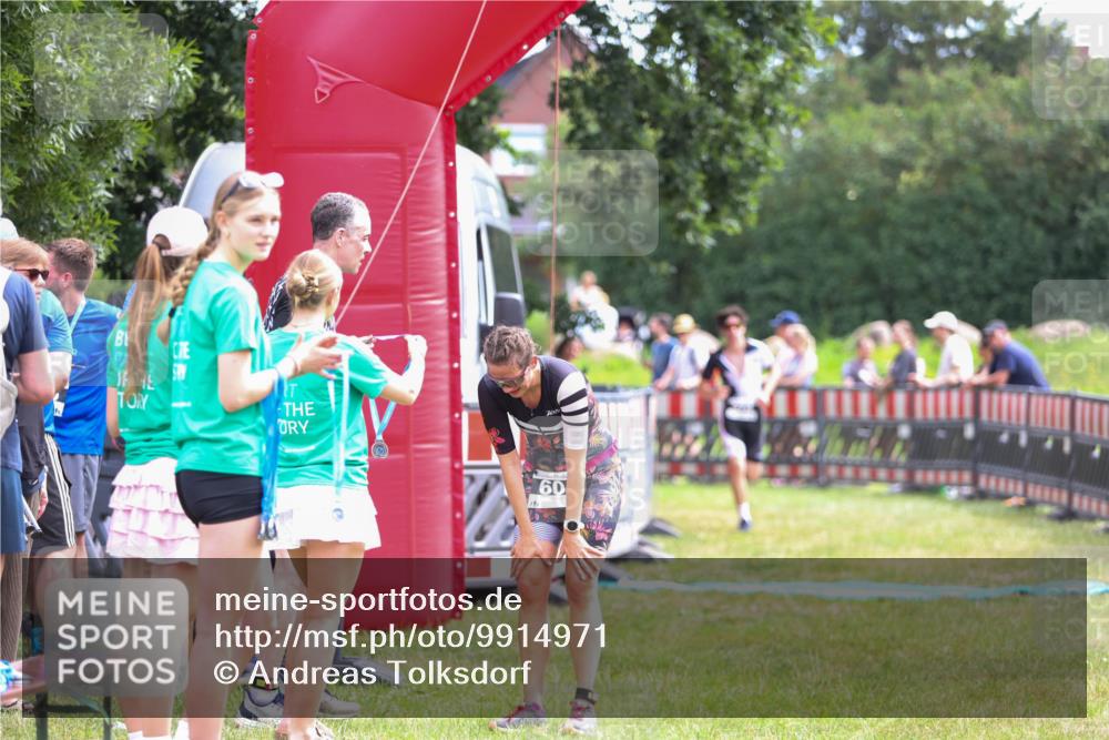 21.06.2026 - 29. Vierlanden-Triathlon Andreas Tolksdorf http://msf.ph/oto/9914971 21.06.2026 11:31:58 Ziel 604 meine-sportfotos.de