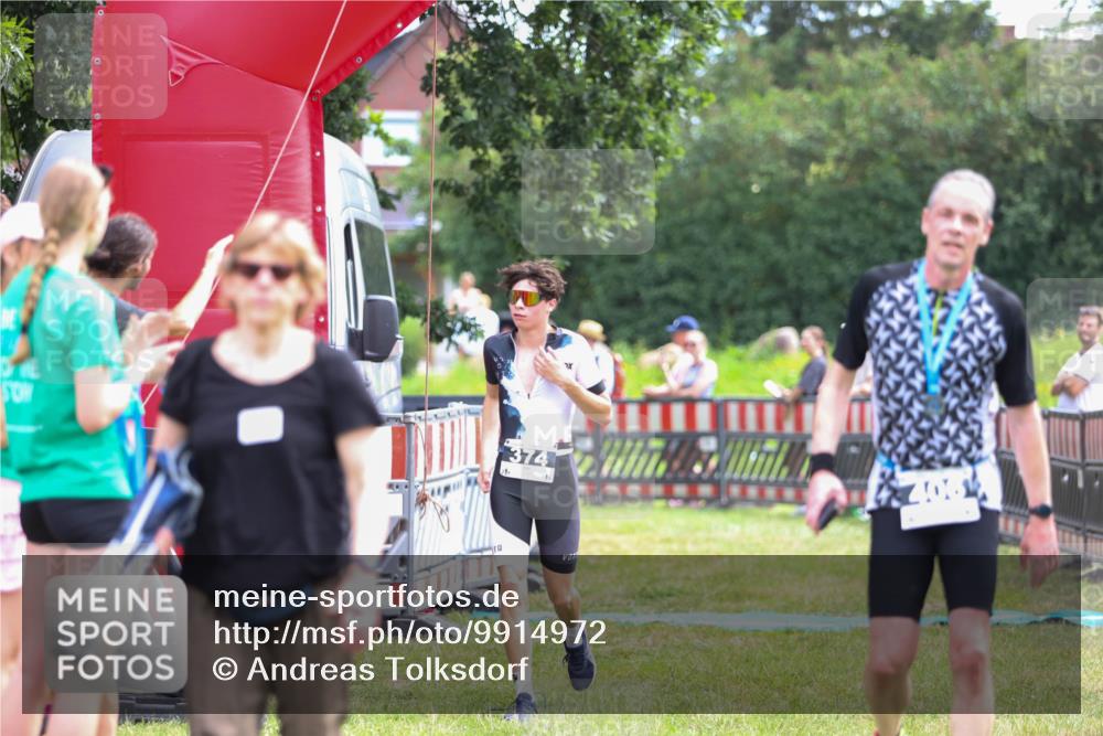 21.06.2026 - 29. Vierlanden-Triathlon Andreas Tolksdorf http://msf.ph/oto/9914972 21.06.2026 11:32:02 Ziel 581 meine-sportfotos.de